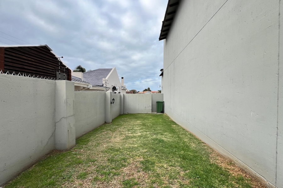 3 Bedroom Property for Sale in Wavecrest Eastern Cape
